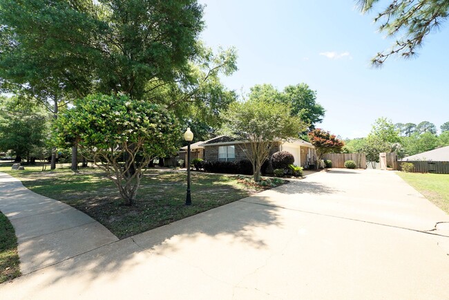Building Photo - Silver Oaks Community