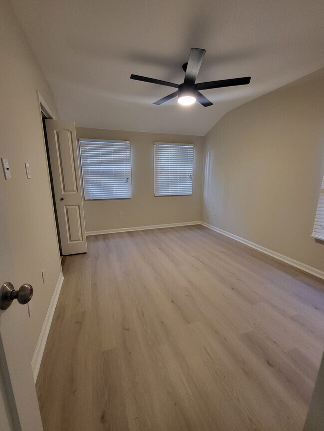 Building Photo - 17544 Blythe St