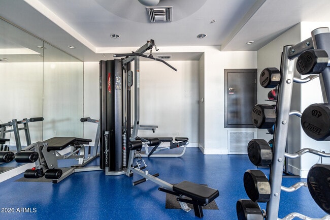 Building Photo - 945 E Playa Del Norte Dr