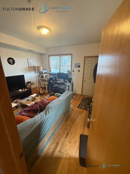 Building Photo - 819 N Wood St