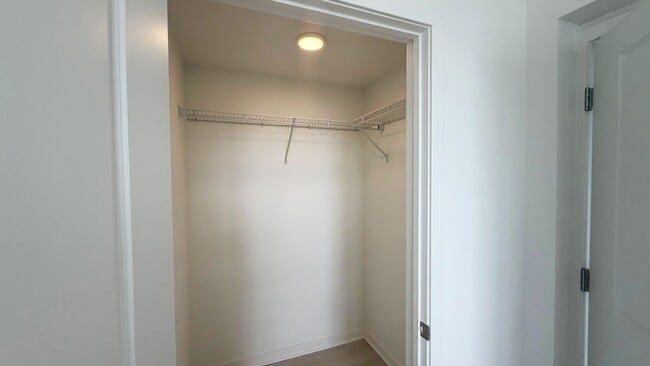 Building Photo - Luxury Condo in Millenia