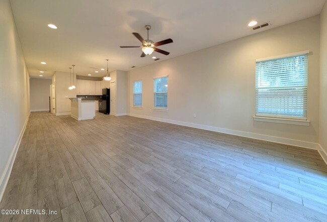 Building Photo - 629 2nd St S