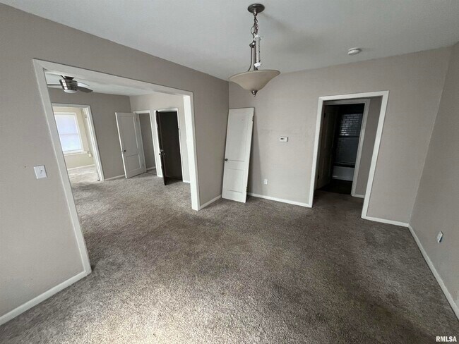 Building Photo - 506 Caroline St