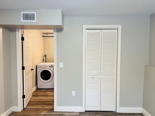 Building Photo - 1398 Quechee-Hartland Rd