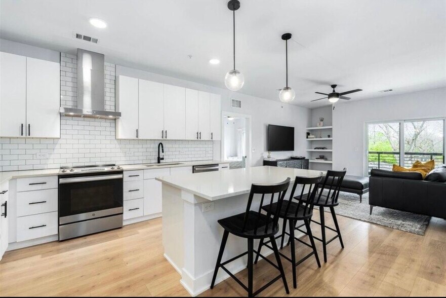 Building Photo - 3101 Govalle Ave