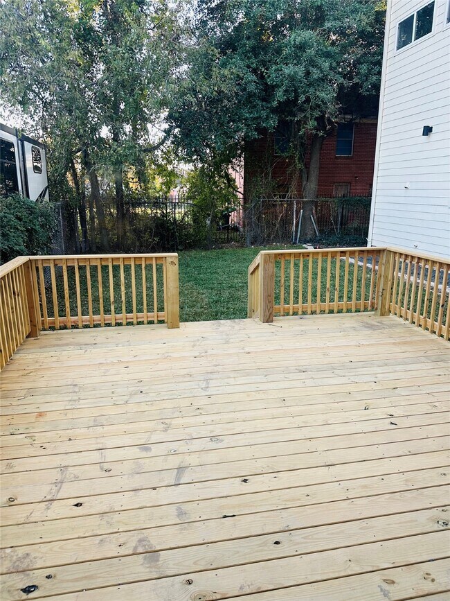 Building Photo - 618 E 35th St