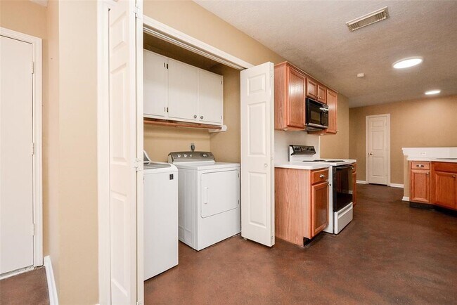 Building Photo - 22823 Williamschase Dr