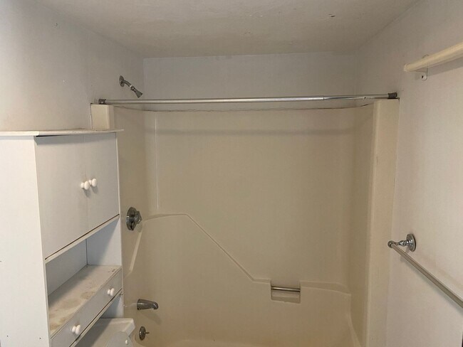 Building Photo - Nicely updated 3 bed near the Green Line in Brighton.