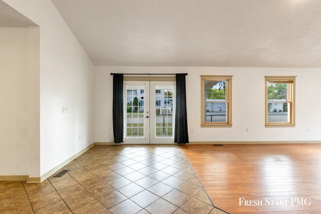 Building Photo - Spacious 4-Bedroom Home with Modern Style & Flexible Spaces