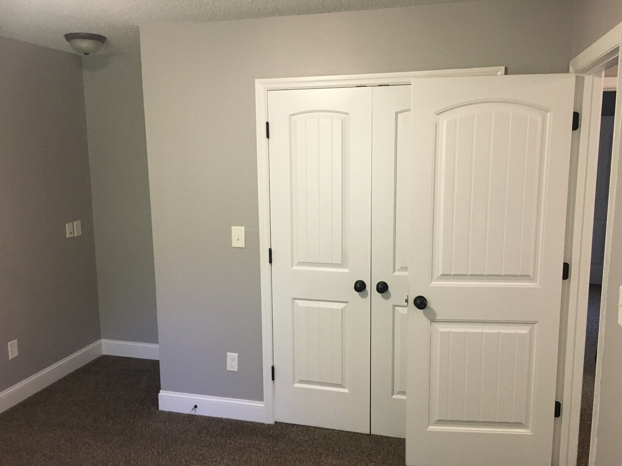 Closet 2 - 4038 College Ter