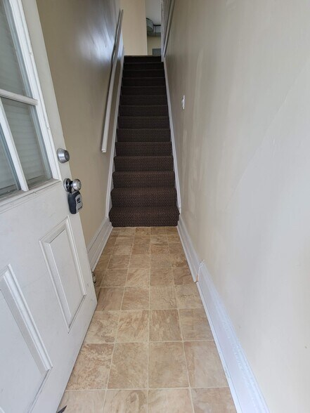 Building Photo - 933 Bleigh Ave