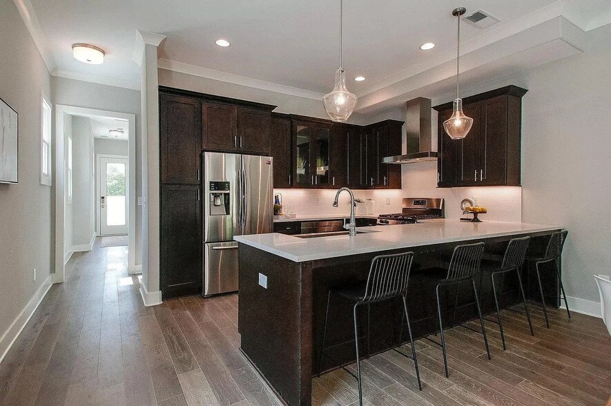 Building Photo - 552 Acklen Park Dr