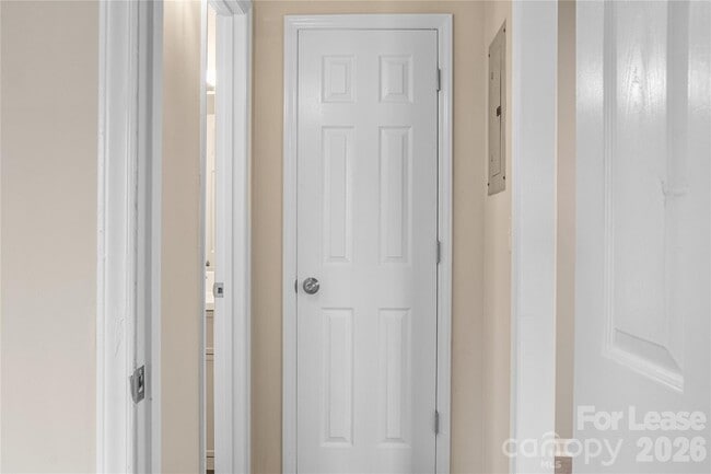 Building Photo - 300 E Gold St