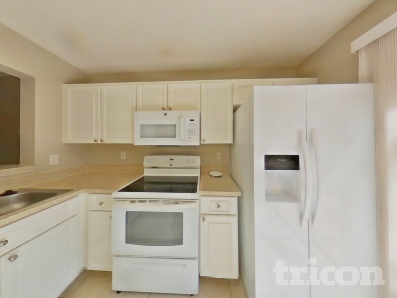 Building Photo - 6739 Summer Haven Dr