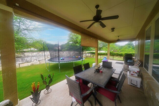 Building Photo - Executive-Style Home Now Available in Crossvine (Schertz) Realtor Commission: $750