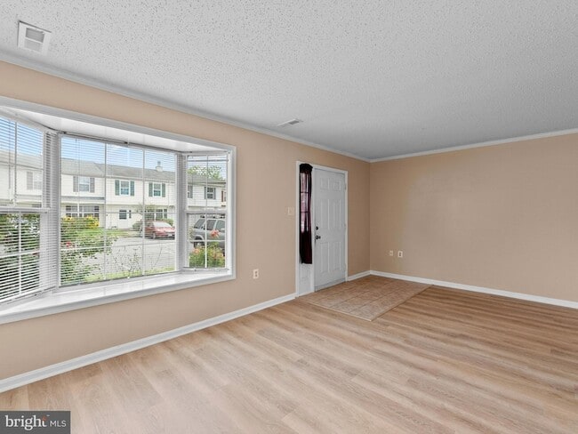 Building Photo - 2178 Mager Dr