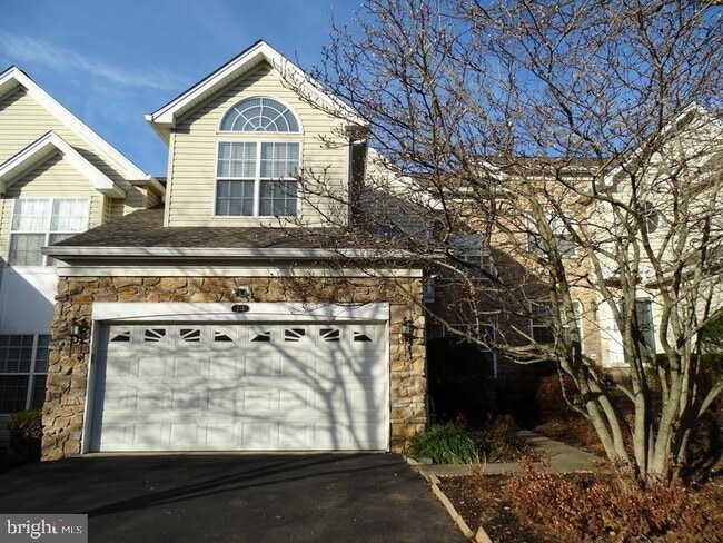 Building Photo - 213 Silverbell Ct