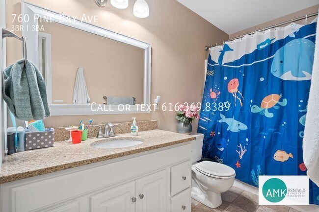 Building Photo - 760 Pine Bay Dr