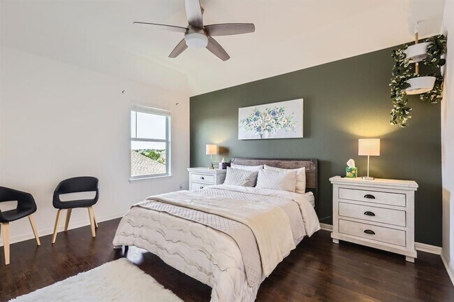 Building Photo - 4349 Green Tree Dr