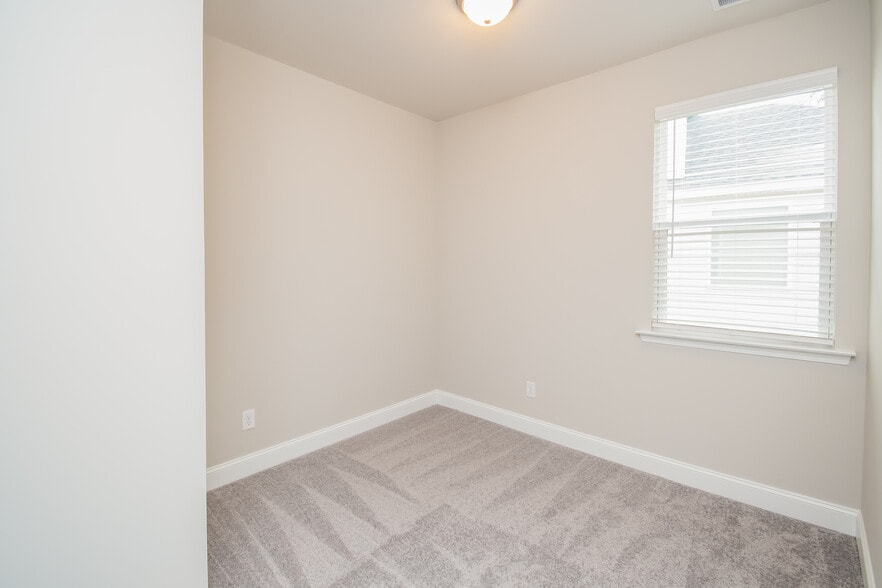 Building Photo - 1184 Warrens Way