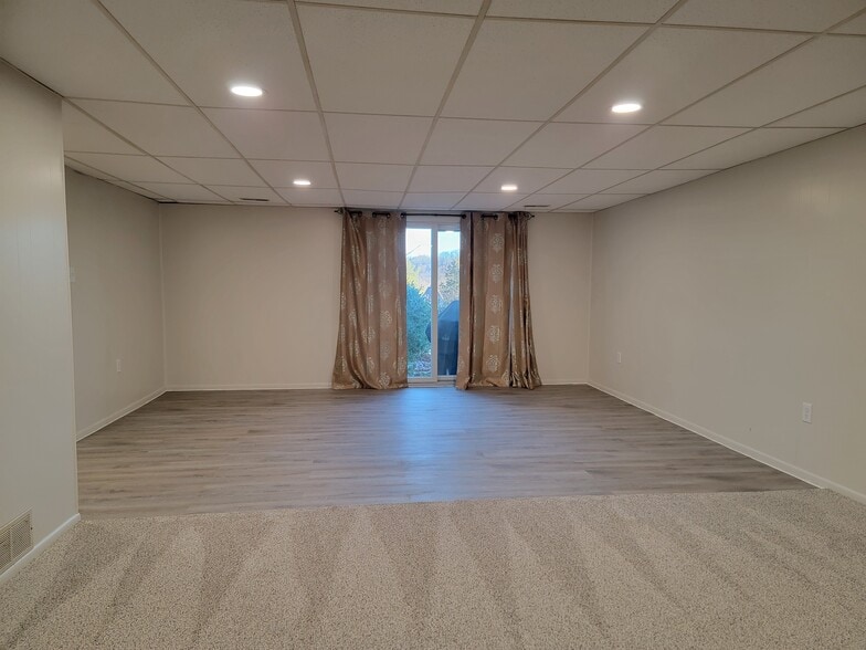 Building Photo - 40 Pine Crest Dr