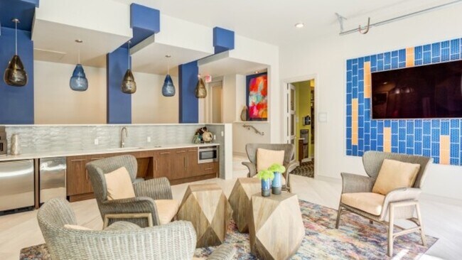 Building Photo - 1630 E 6th St