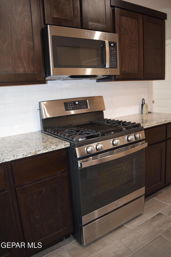 Building Photo - 355 Sol Ct