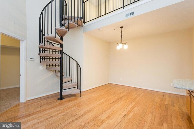 Building Photo - 2013 Warners Terrace S