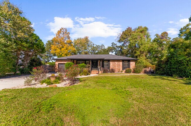 Building Photo - 774 Creekside Dr