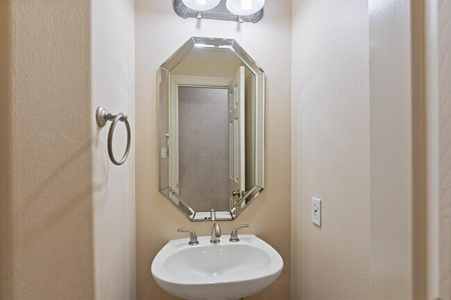 Building Photo - 1107 Ridgecrossing Ln