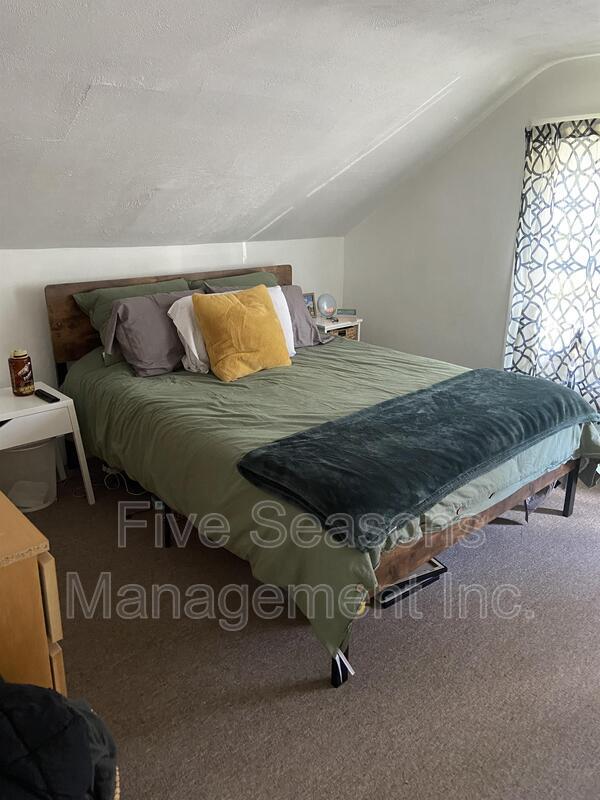 Building Photo - 351 S Winooski Ave