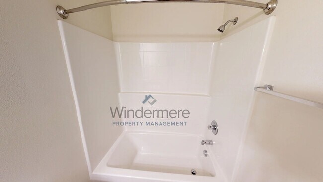 Building Photo - Maria167-2