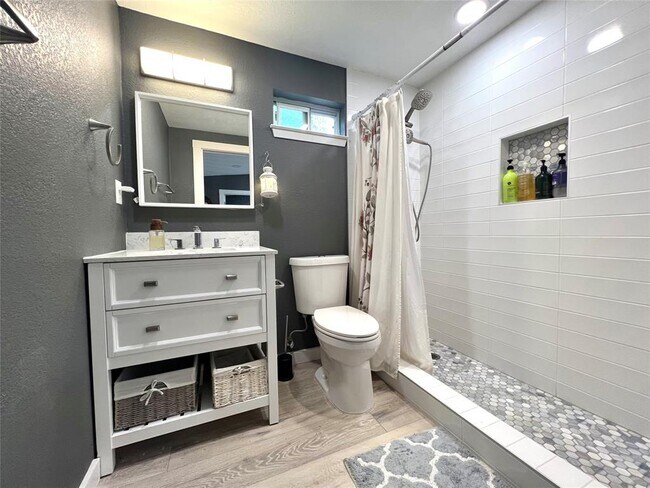 Building Photo - 3500 Del Robles Dr