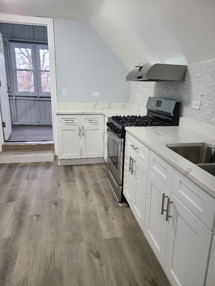 Building Photo - 2913 N Elston Ave