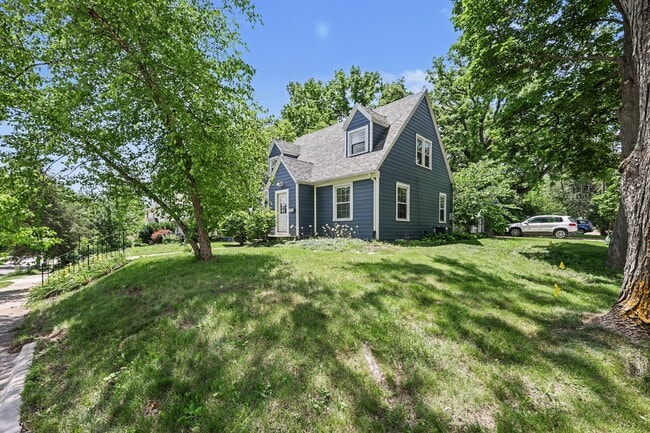 Building Photo - 307 Doty Ave