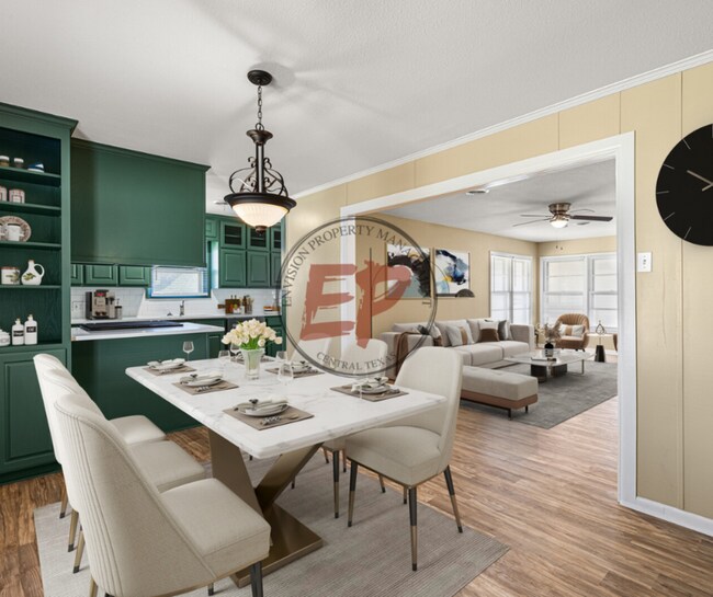 Building Photo - 817 Lawrence Dr