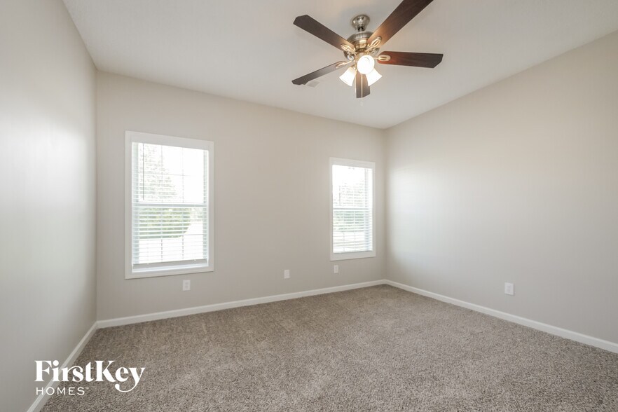 Building Photo - 117 Marshas Vineyard