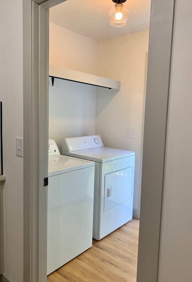 Building Photo - 1483 Theresa Dr