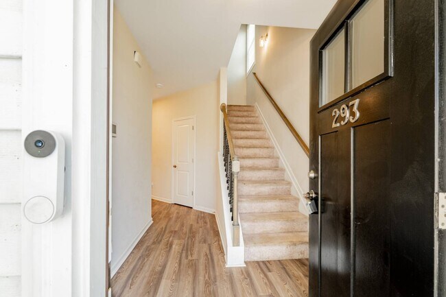 Building Photo - 293 Mansell Pk