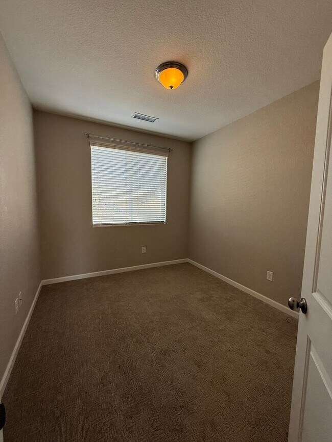 Building Photo - Beautiful Home in Sparks, NV- Single story