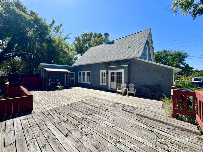 Building Photo - 6971 Earlwood Ave