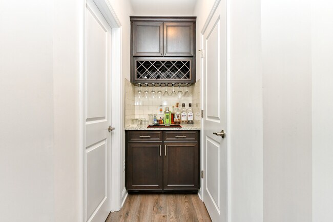 Wet Bar - 36015 Auburn Way