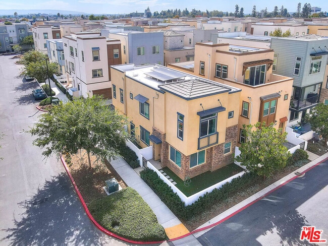 Building Photo - 629 Daniel Freeman Cir