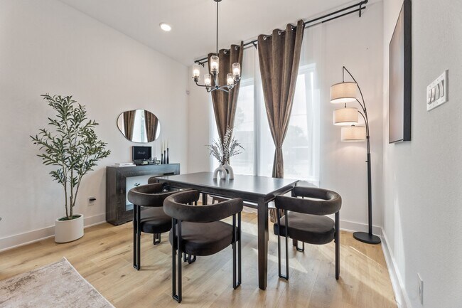 Building Photo - 515 Altic St