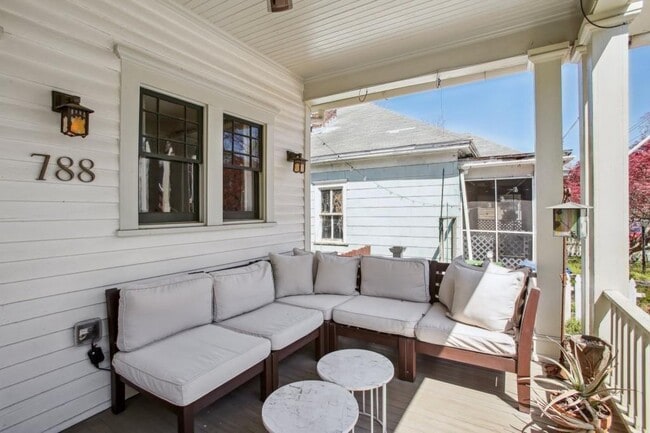 Building Photo - 788 Lake Ave NE