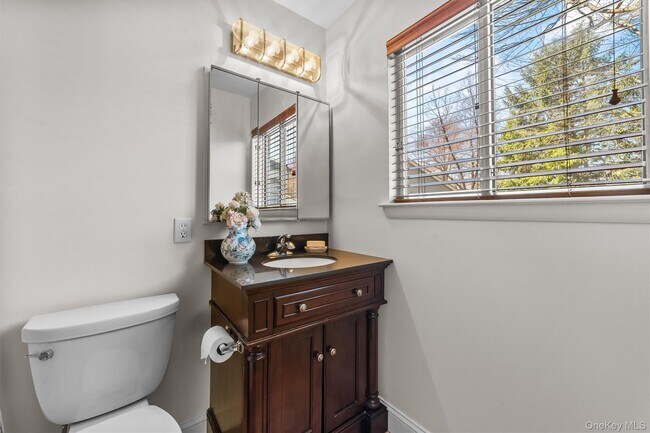 Building Photo - 164 Carriage Ct