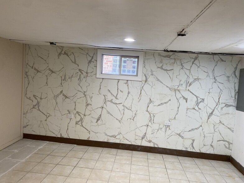 Building Photo - 3704 W 69th Pl