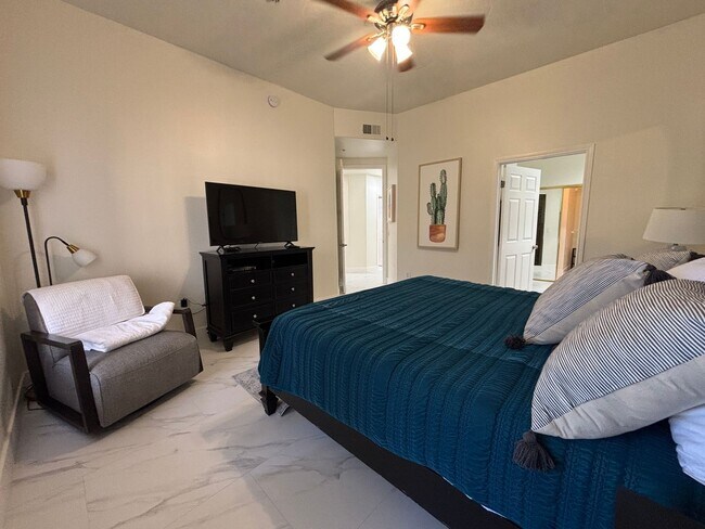 Building Photo - Furnished Scottsdale Condo w/2 car garage