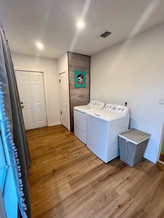 Building Photo - 1921 Sacramento