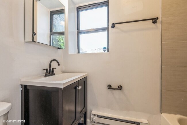 Building Photo - 1430 N Dearborn Pkwy